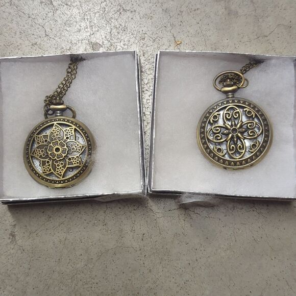 Antique Retro look Hollow Rose/Flowers Openwork Quartz Pocket Watch - Picture 1 of 7